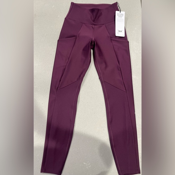 ALO Yoga Leggings - Picture 3 of 4